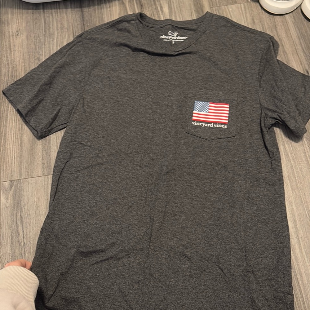 Vineyard vines tee men’s
